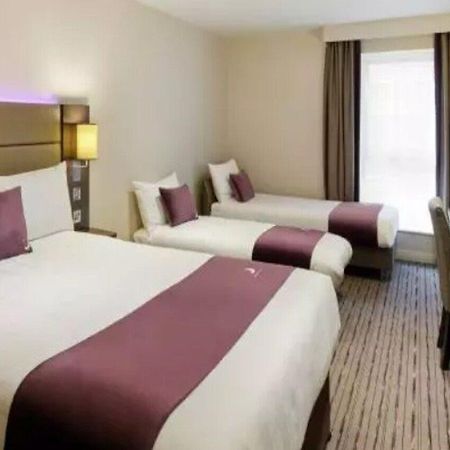 Premier Inn Γουέρ Εξωτερικό φωτογραφία