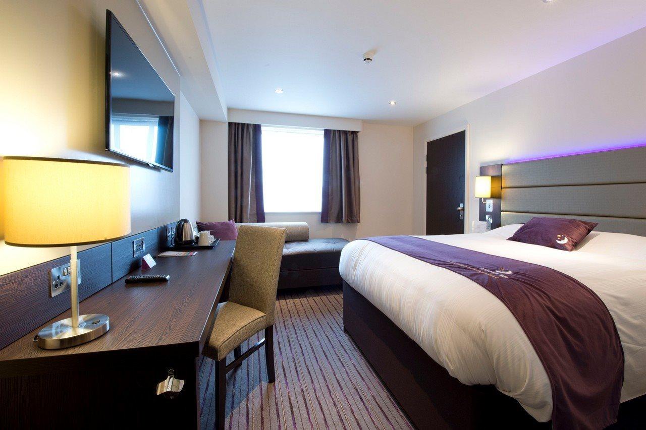 Premier Inn Γουέρ Εξωτερικό φωτογραφία