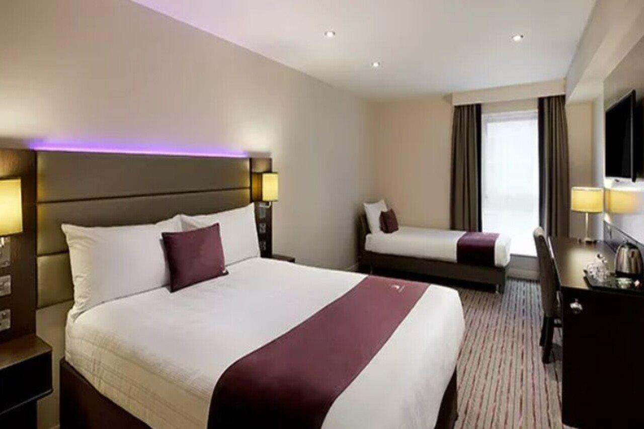 Premier Inn Γουέρ Εξωτερικό φωτογραφία