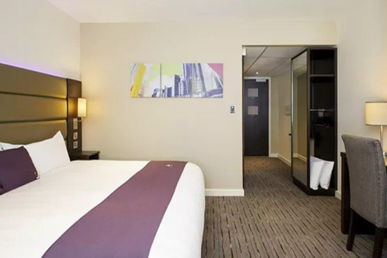 Premier Inn Γουέρ Εξωτερικό φωτογραφία